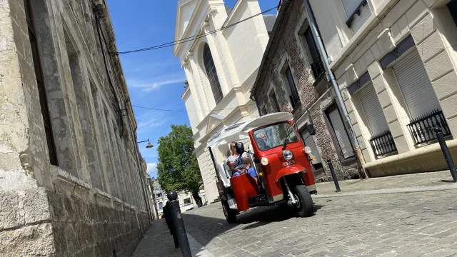 balade-romantique-tuk-tuk-valenciennes