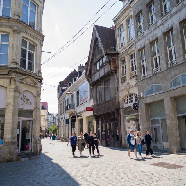 la rue piétonne de Famars Valenciennes