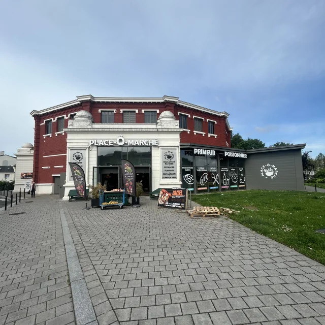 Place O Marché Valenciennes façade