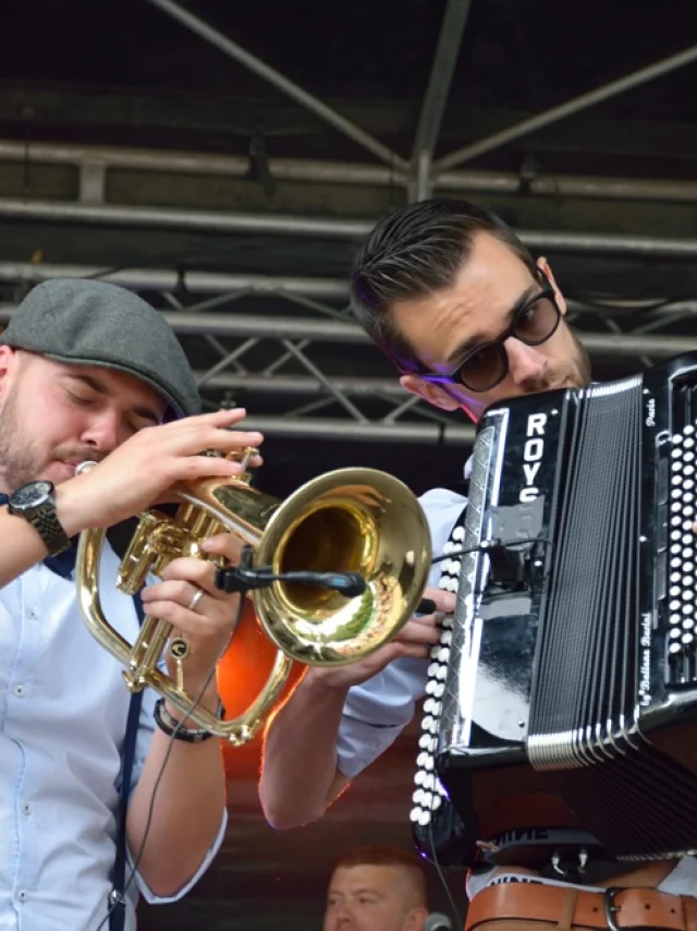 Schöne Hosenträger Szene