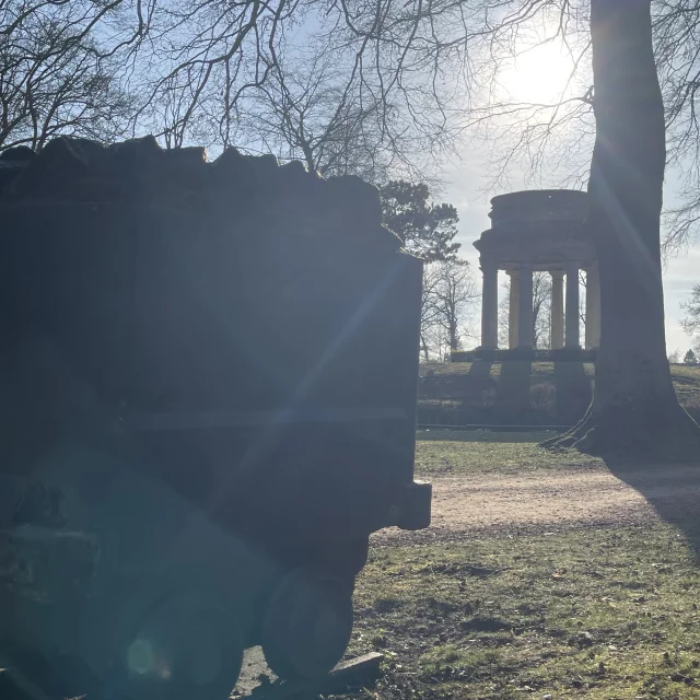Temple de l'Amour et wagon des mines