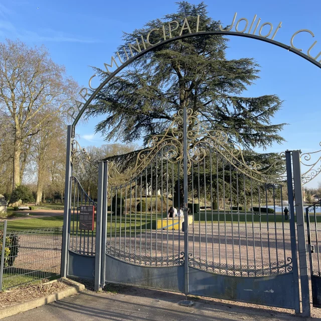 grille entrée parc Joliot Curie Fresnes sur Escaut