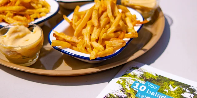 pause gourmande dans un café rando